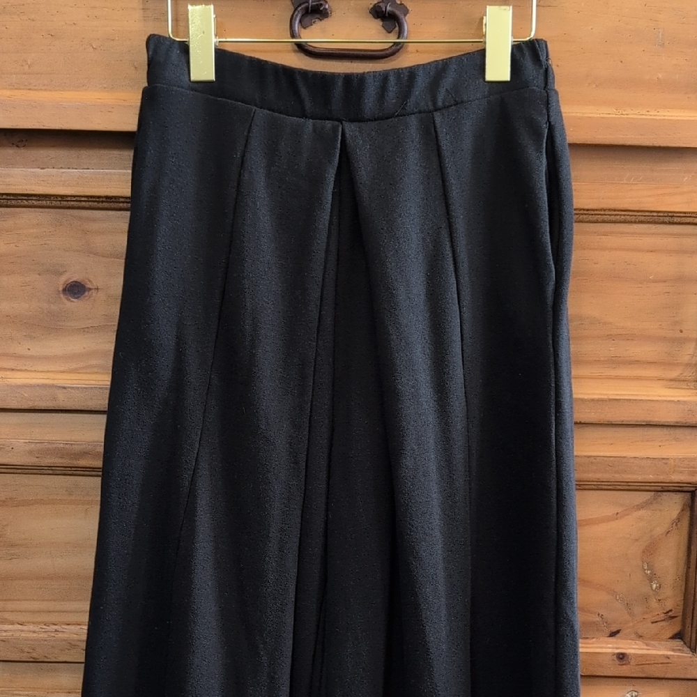 Elegant Black Pleated Trousers